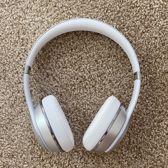 Beats Headphones - Picture 2 of 2